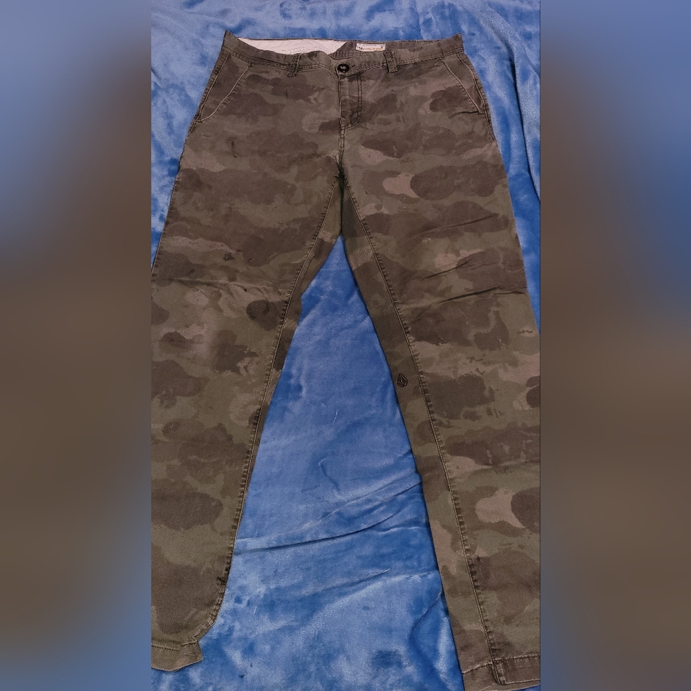 Volcom Frickin Modern Camo Pants In Great Shape And Very Comfortabke ! 36x32